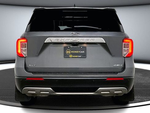 Used 2023 Ford Explorer XLT w/ Equipment Group 202A AWD/4WD image 5
