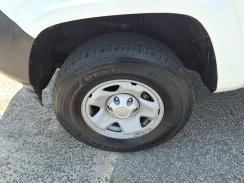 Used 2022 Toyota Tacoma SR RWD image 6