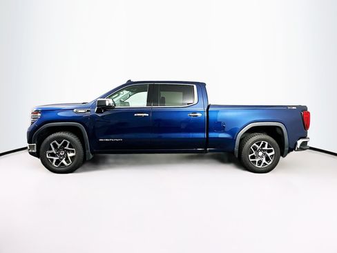 Used 2023 GMC Sierra 1500 SLT AWD/4WD image 4