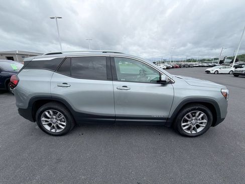Used 2024 GMC Terrain SLT w/ Tech Package AWD/4WD image 9