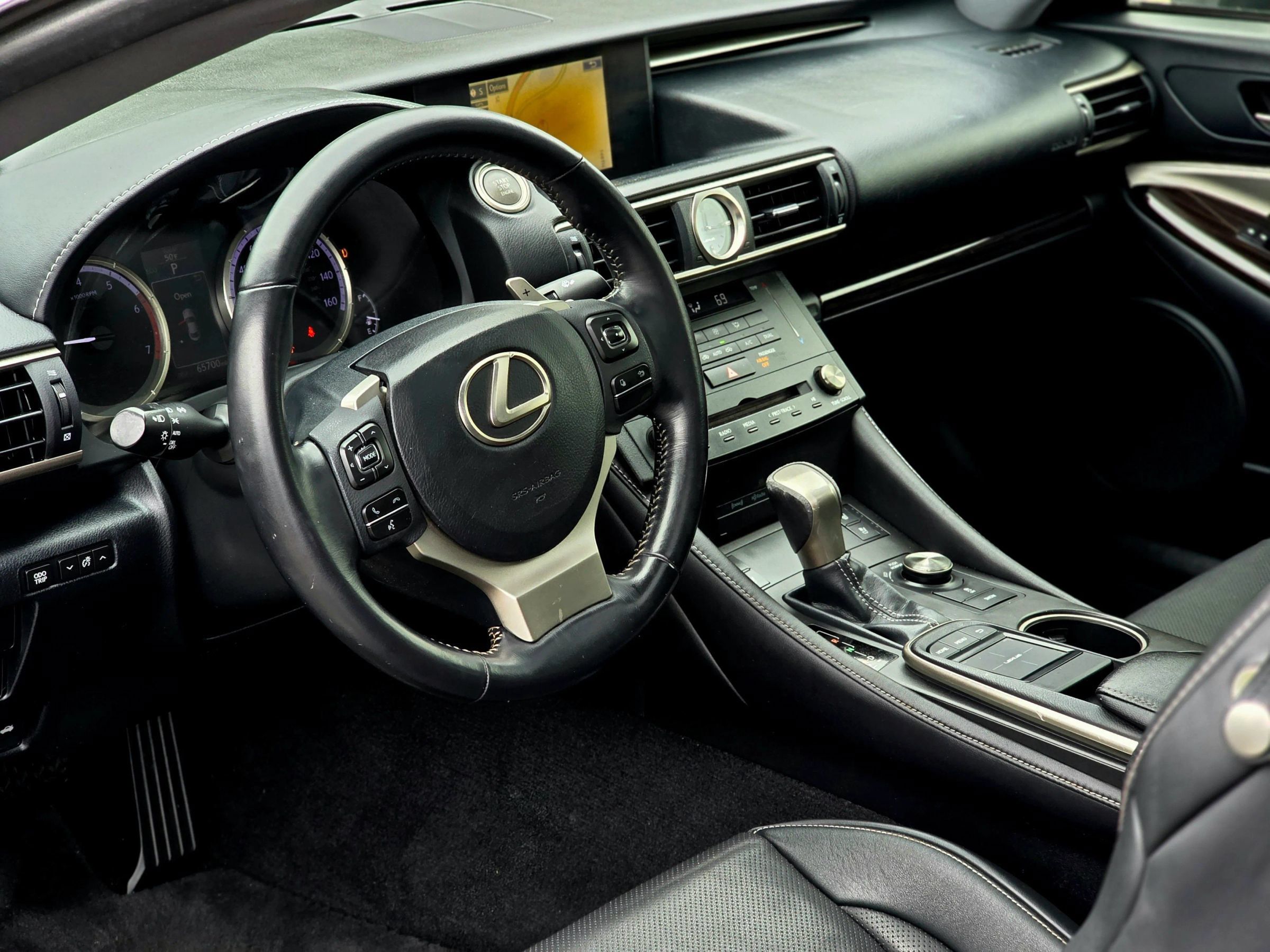Used 2016 Lexus RC 200t RWD image 11