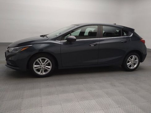 Used 2018 Chevrolet Cruze LT image 2