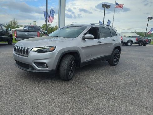 Used 2019 Jeep Cherokee Latitude w/ Popular Appearance Group AWD/4WD image 4