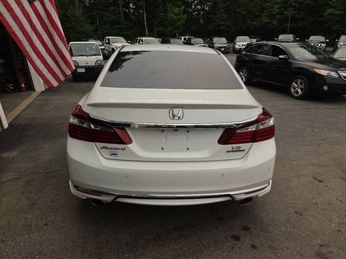 Used 2016 Honda Accord Touring image 8
