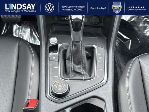 Used 2022 Volkswagen Tiguan SE image 16