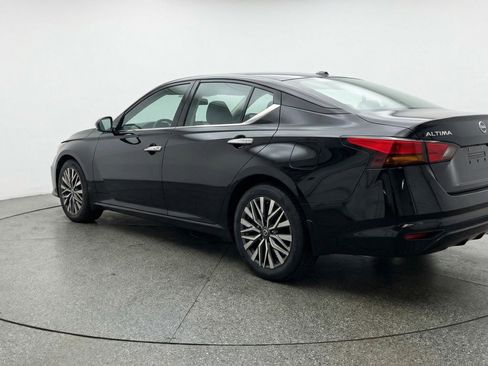 Used 2025 Nissan Altima 2.5 SV FWD image 6