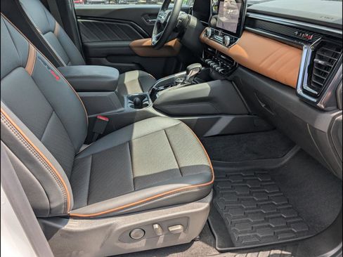 Used 2026 GMC Canyon AT4 w/ Technology Plus Package AWD/4WD image 17