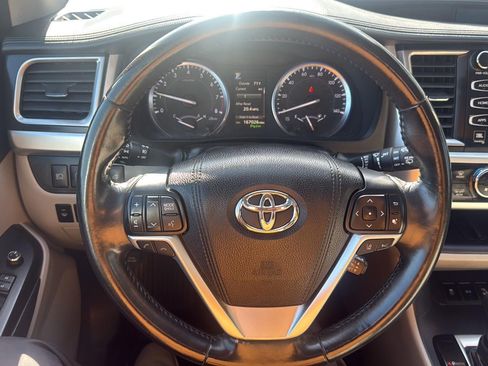 Used 2018 Toyota Highlander Limited w/ Protection Package #3 AWD/4WD image 17