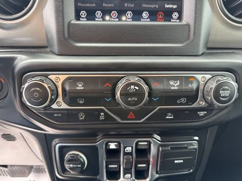 Used 2021 Jeep Wrangler Unlimited Sport AWD/4WD image 27