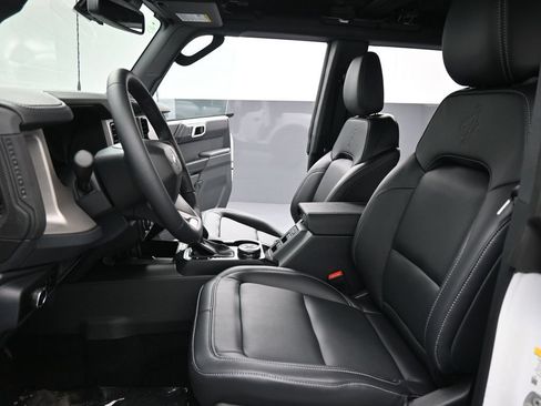 New 2026 Ford Bronco Outer Banks w/ Sasquatch Package AWD/4WD image 9