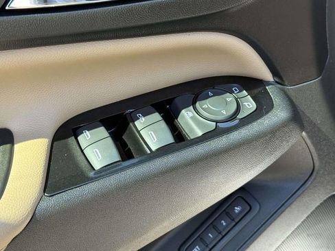 Used 2023 Chevrolet Equinox Premier AWD/4WD image 9