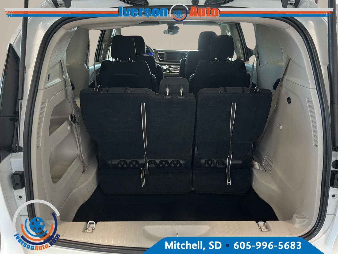 Used 2023 Chrysler Voyager LX FWD image 28