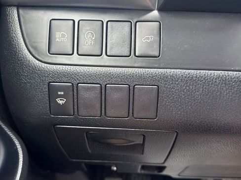 Used 2018 Toyota Highlander SE AWD/4WD image 25