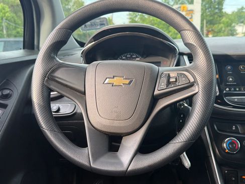 Used 2019 Chevrolet Trax LS FWD image 18