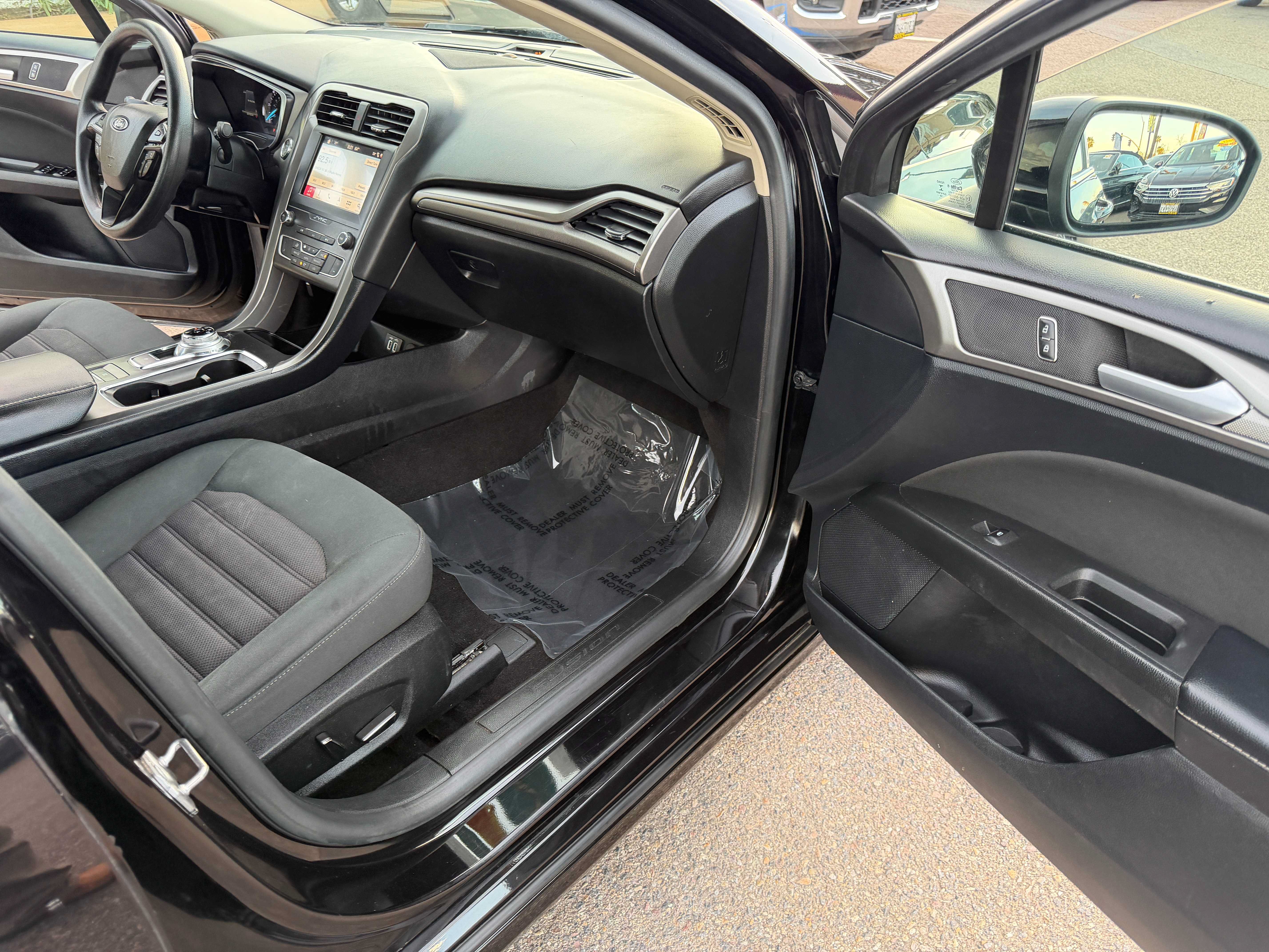 Used 2019 Ford Fusion SE FWD image 16