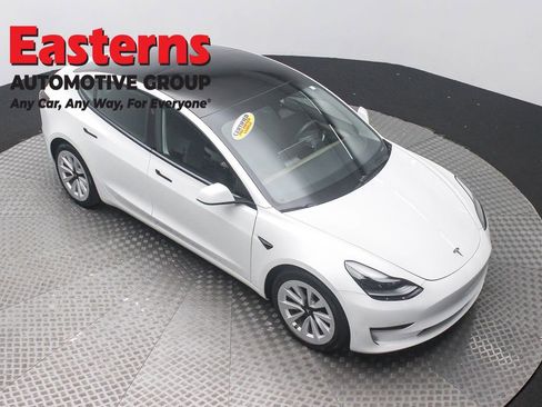 Used 2023 Tesla Model 3 Standard Range image 3