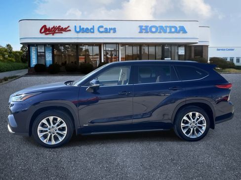 Used 2023 Toyota Highlander Limited image 2
