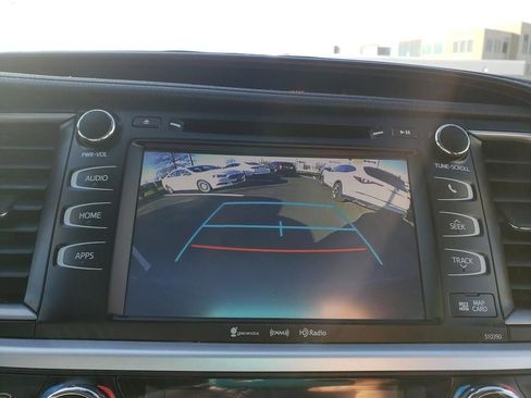 Used 2019 Toyota Highlander XLE image 25