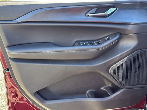 New 2025 Jeep Grand Cherokee Altitude image 16