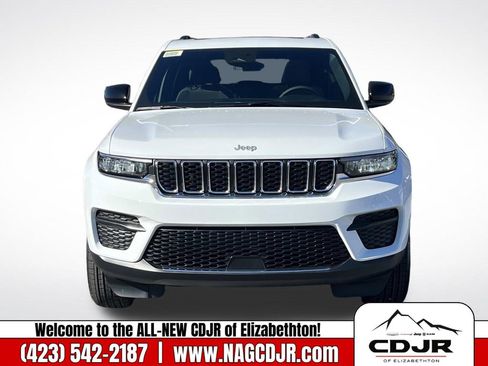 New 2025 Jeep Grand Cherokee Laredo image 9