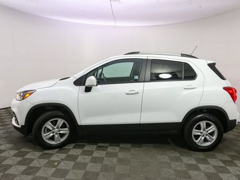 Used 2022 Chevrolet Trax LT w/ LT Convenience Package AWD/4WD image 6