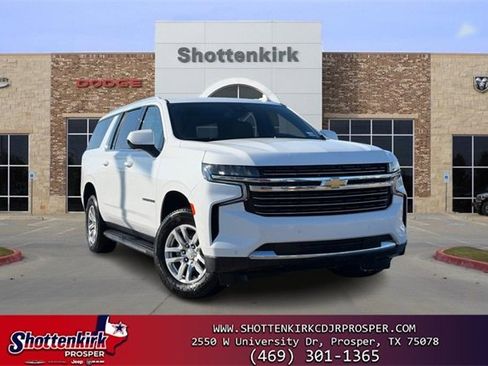 Used 2024 Chevrolet Suburban LT image 1