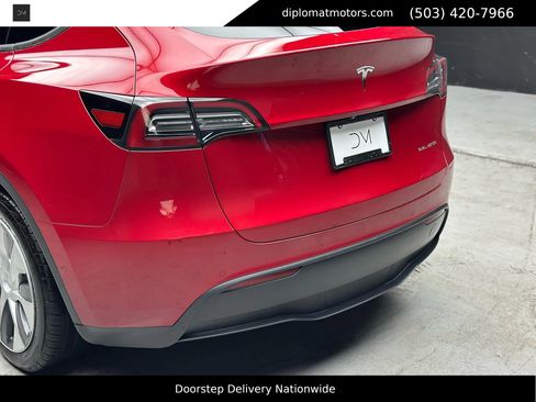 Used 2021 Tesla Model Y Long Range image 12