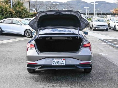 Certified 2023 Hyundai Elantra SE image 9