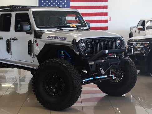 Used 2022 Jeep Gladiator Sport AWD/4WD image 4