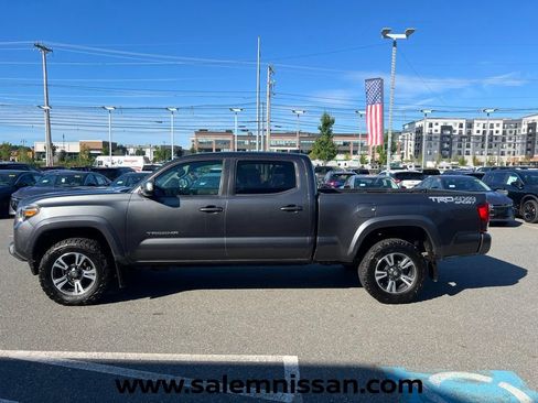 Used 2019 Toyota Tacoma TRD Sport w/ Technology Package AWD/4WD image 4