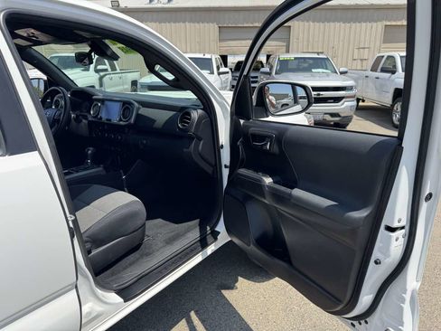 Used 2021 Toyota Tacoma TRD Sport w/ Technology Package image 20