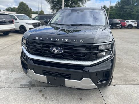 Used 2025 Ford Expedition Platinum AWD/4WD image 13