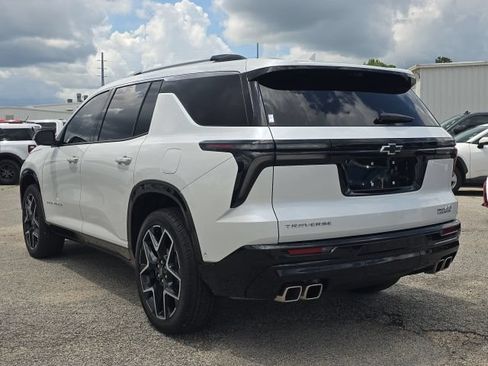 Used 2025 Chevrolet Traverse High Country FWD image 3