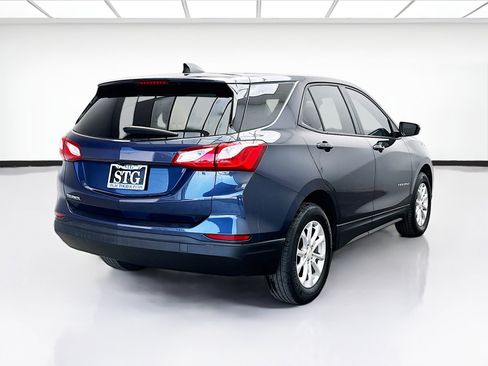 Used 2019 Chevrolet Equinox LS w/ LS Convenience Package FWD image 4
