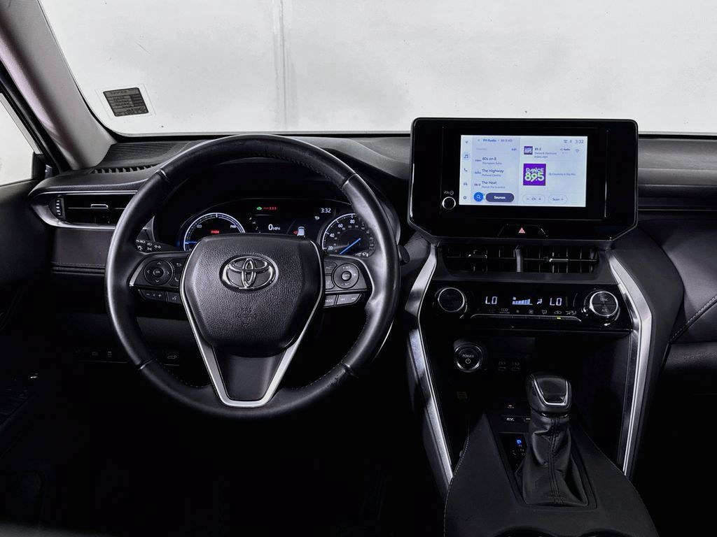 Used 2024 Toyota Venza LE AWD/4WD image 11