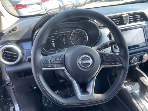 Used 2025 Nissan Versa SV image 28