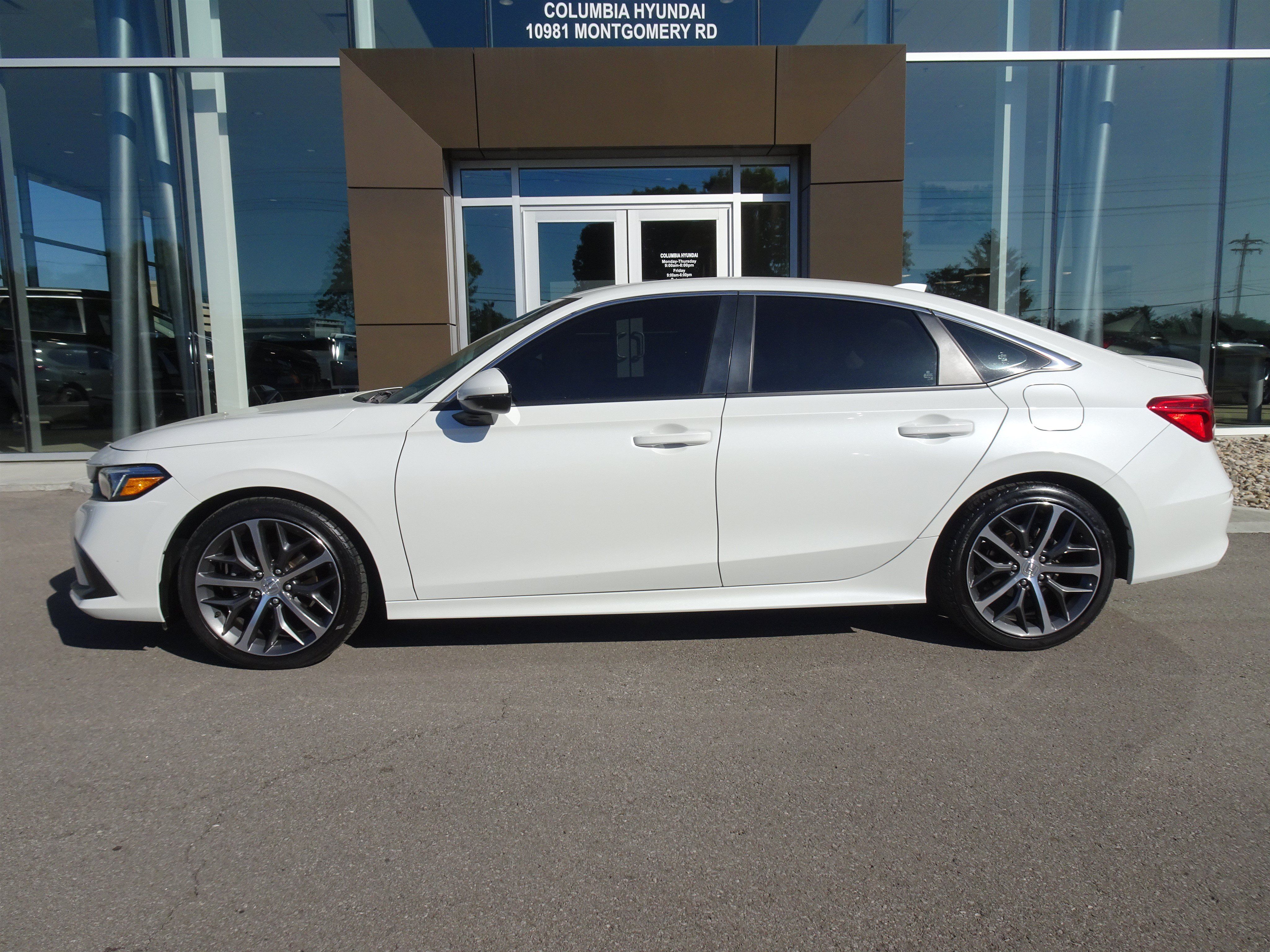 Used 2023 Honda Civic Touring image 2
