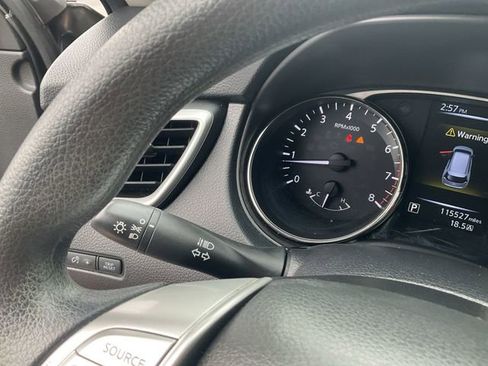 Used 2016 Nissan Rogue S FWD image 20