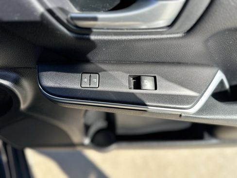 Used 2017 Toyota Camry LE image 32