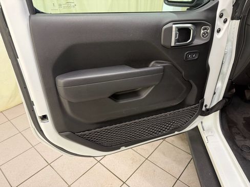 Used 2023 Jeep Wrangler Unlimited w/ Convenience Group AWD/4WD image 28