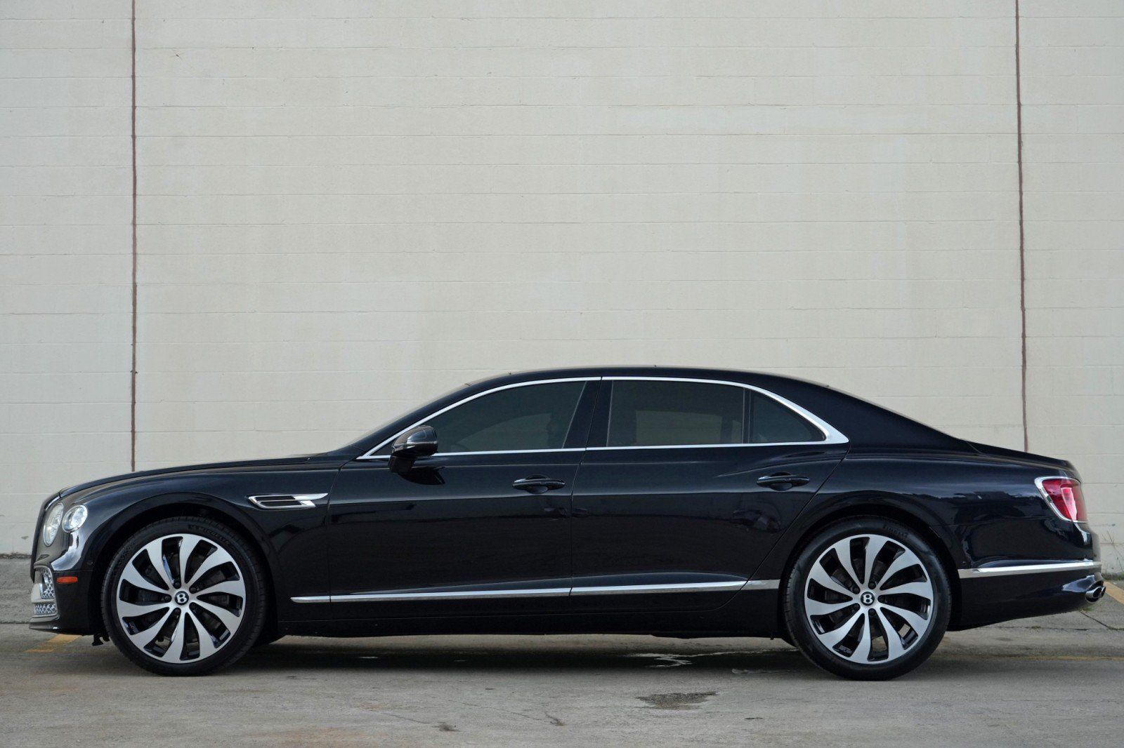 Used 2023 Bentley Flying Spur Azure AWD/4WD image 9
