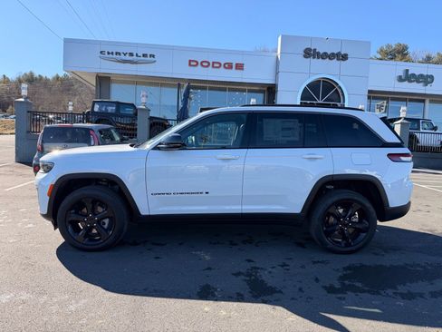 New 2026 Jeep Grand Cherokee Limited w/ Limited Altitude Package AWD/4WD image 3