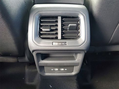 New 2026 Volkswagen Taos SE image 12