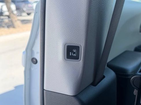 Used 2023 Chrysler Pacifica Touring-L FWD image 30