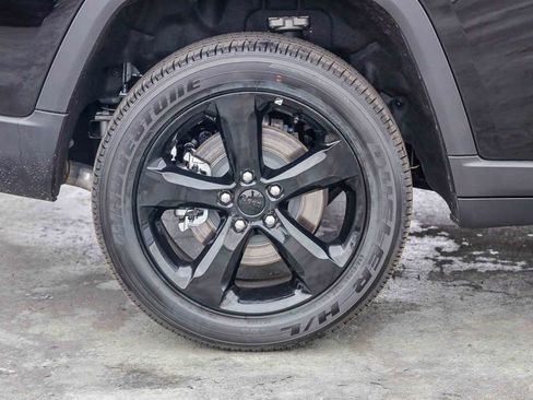 New 2025 Jeep Grand Cherokee L Altitude image 12