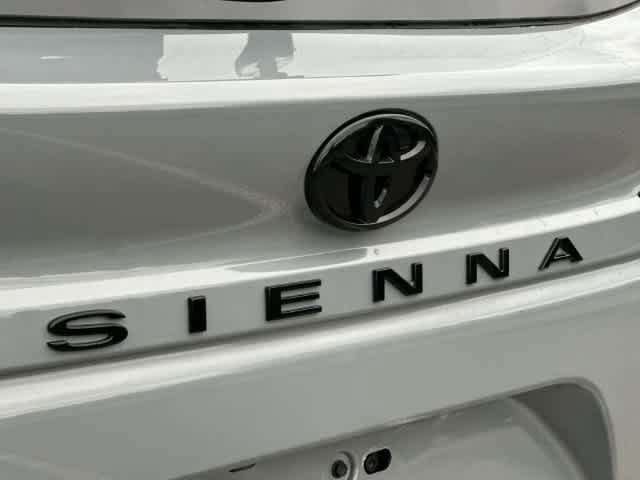 Used 2026 Toyota Sienna XLE Woodland Edition AWD/4WD image 18