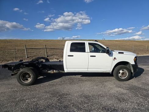 Used 2023 RAM 3500 Tradesman w/ Max Tow Package image 4