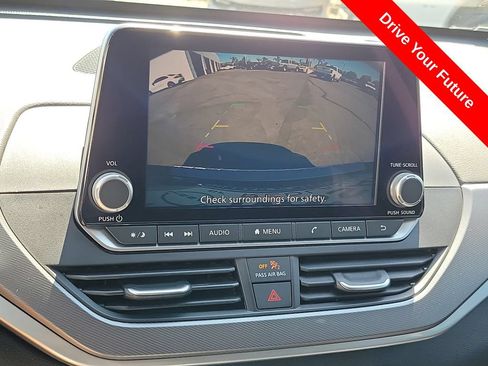 Used 2023 Nissan Altima 2.5 SR FWD image 12