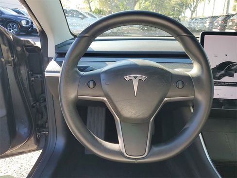 Used 2018 Tesla Model 3 Mid Range image 18