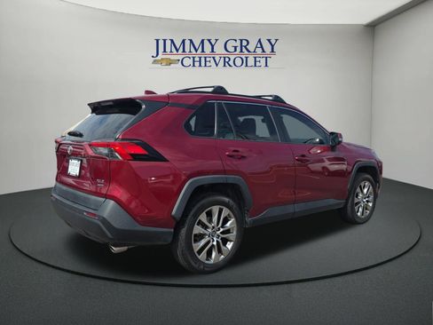 Used 2021 Toyota RAV4 XLE Premium AWD/4WD image 5